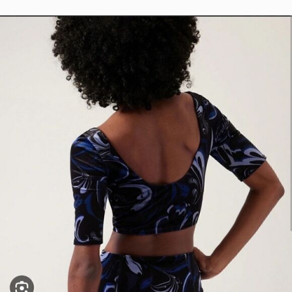 Athleta Exhilarate velvet athletic crop top. Blue & black Size xs, s, m NWT - Picture 3 of 7